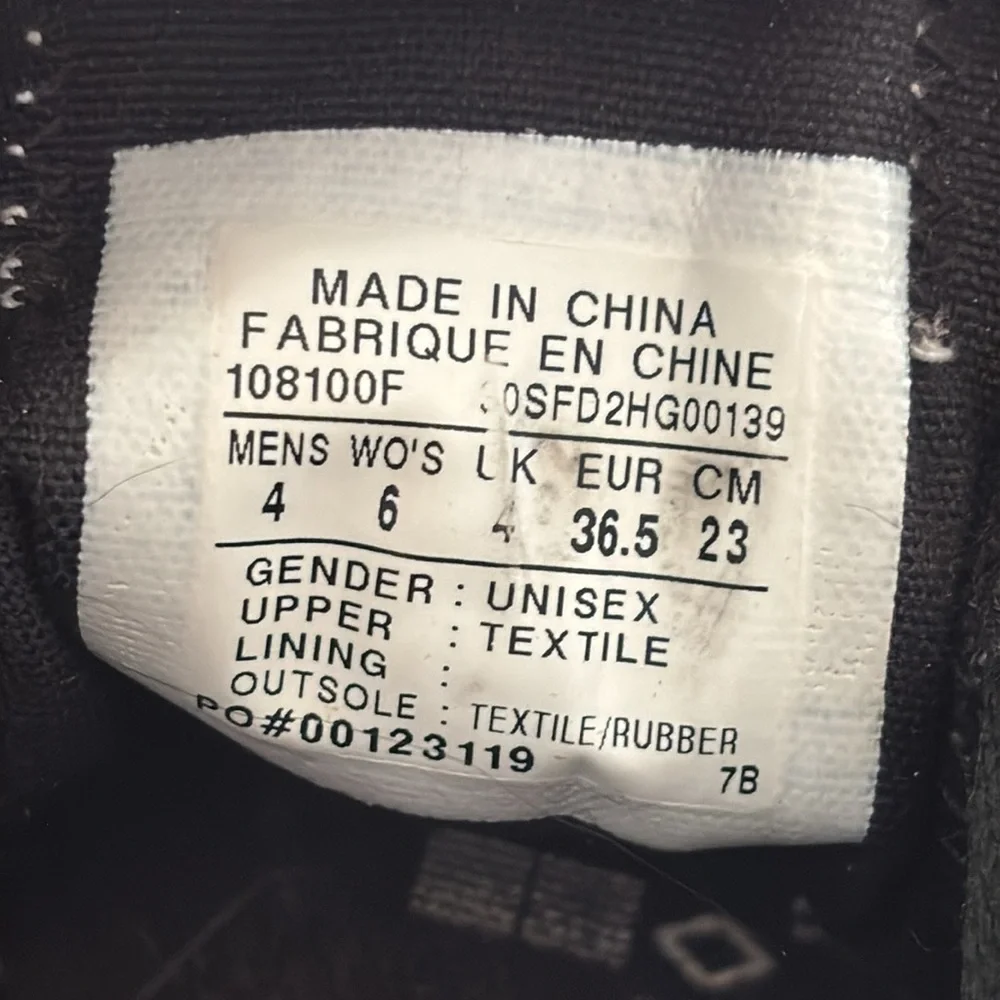 Converse Chucks Black and White Sneakers size 6 - Picture 5 of 7